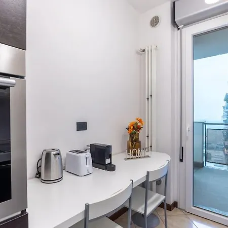 10 Minuti Dal Duomo Amplio -grosso Terrazzo - Vicino Metro Appartement *