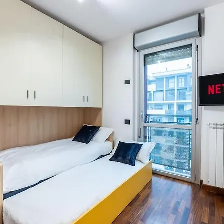 10 Minuti Dal Duomo Amplio -grosso Terrazzo - Vicino Metro Appartement