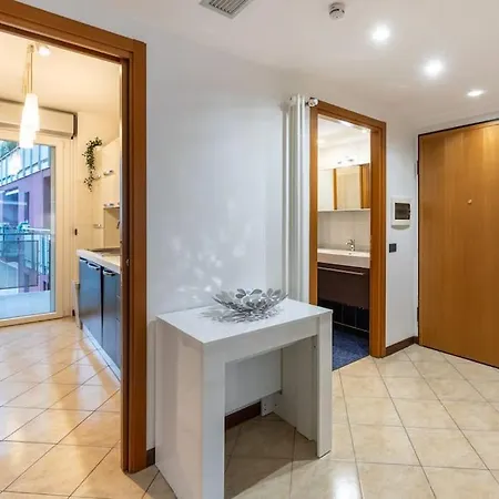 10 Minuti Dal Duomo Amplio -grosso Terrazzo - Vicino Metro Appartement *