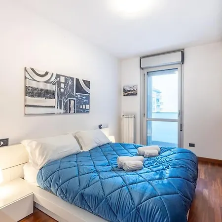 Appartement 10 Minuti Dal Duomo Amplio -grosso Terrazzo - Vicino Metro Milaan