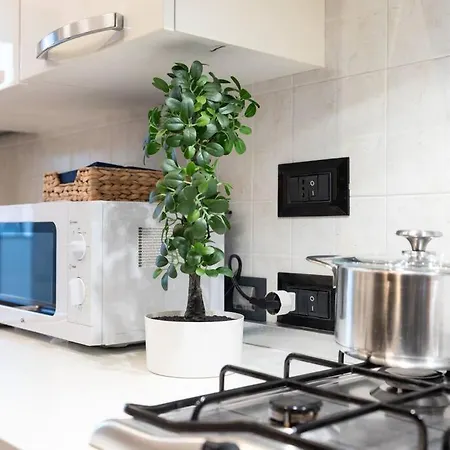 10 Minuti Dal Duomo Amplio -grosso Terrazzo - Vicino Metro Appartement *