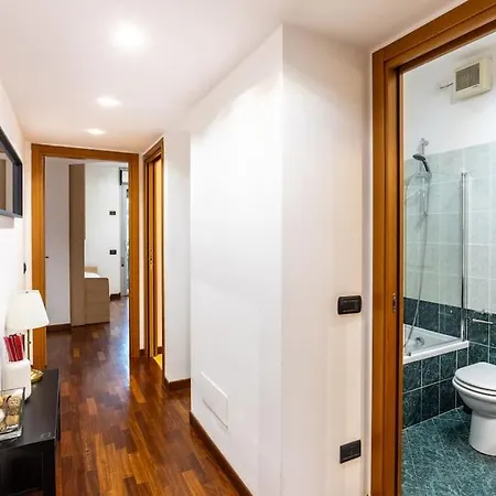 10 Minuti Dal Duomo Amplio -grosso Terrazzo - Vicino Metro Appartement