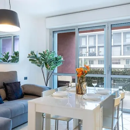 10 Minuti Dal Duomo Amplio -grosso Terrazzo - Vicino Metro Appartement Milaan