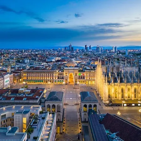 Appartement 10 Minuti Dal Duomo Amplio -grosso Terrazzo - Vicino Metro Milaan